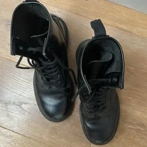 Dr. Martens | Shoes | Dr Martens Black Boots The Original  display picture 3